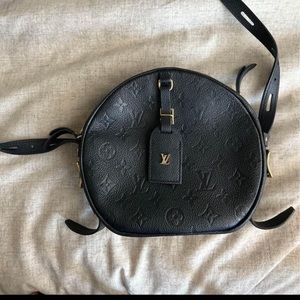 Barley used Louis Vuitton Crossbody bag